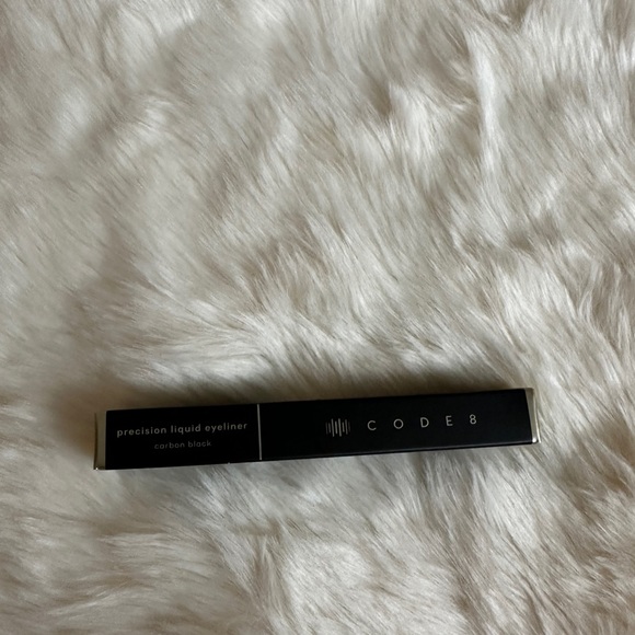 CODE 8 precision liquid eyeliner - Picture 6 of 9